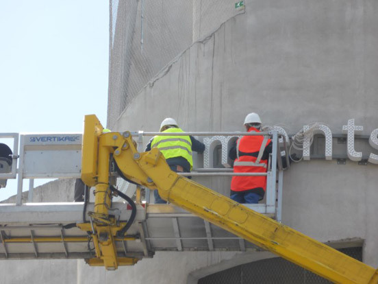 Equipe de poseurs enseigne